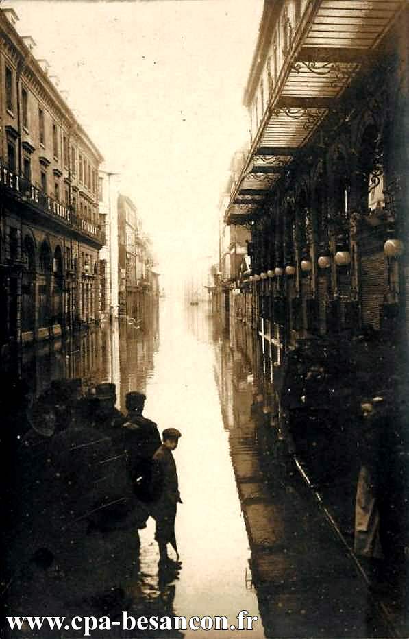BESANÇON - Rue de la République - Inondations de janvier 1910